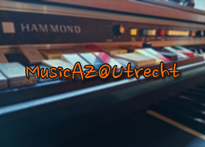 Oranje tekst "MusicAZ@Utrecht" met op de achtergrond een Hammond orgel
